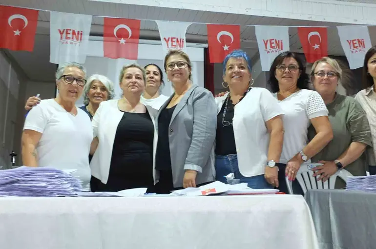 Burhaniye Yeni Partide Çiğdem Avcu başkan oldu
