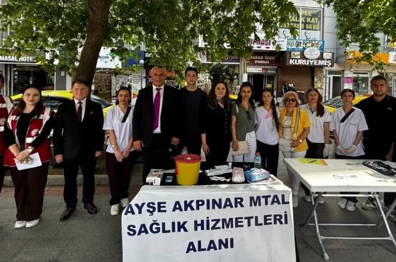Burhaniye’de genç sağlıkçılar mesleklerini tanıttılar
