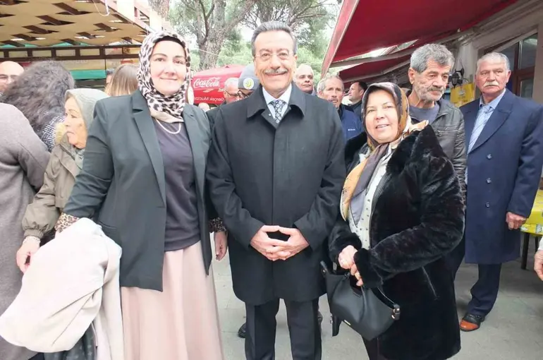 Burhaniye’de kadın muhtarlar bayramlaşma programına katıldı
