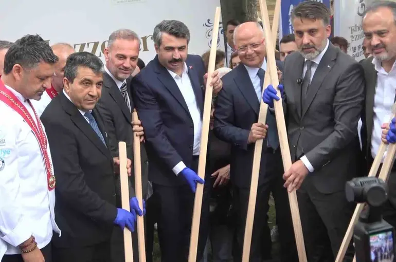 Bursa Gastronomi Festivali ‘Fetheden Lezzetler’ temasıyla başladı
