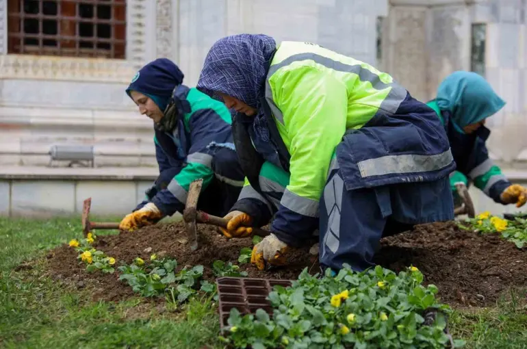 Bursa kışın da çiçek bahçesine dönüşüyor
