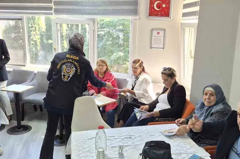 Bursa’da emeklilere siber suçlara karşı farkındalık eğitimi verildi

