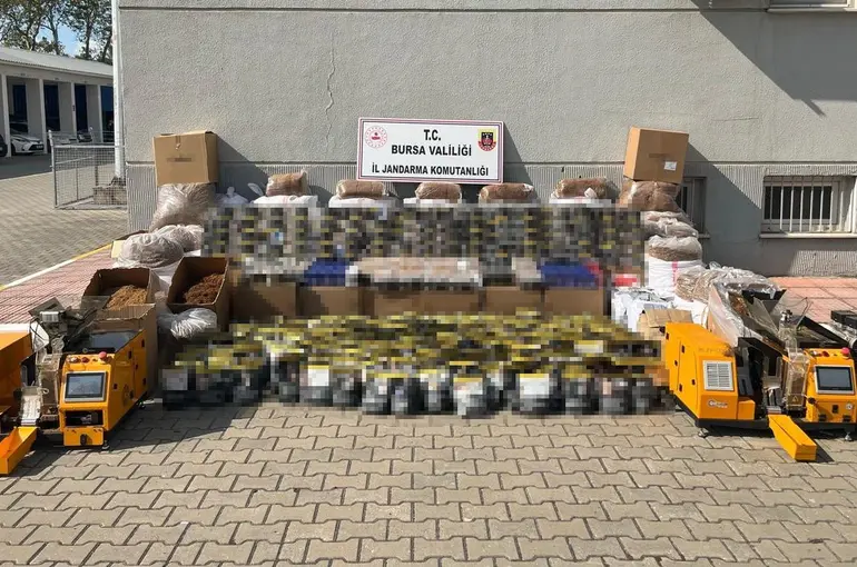 Bursa’da kaçakçılık operasyonu: 3,2 milyon liralık kaçak tütün ve sigara ele geçirildi
