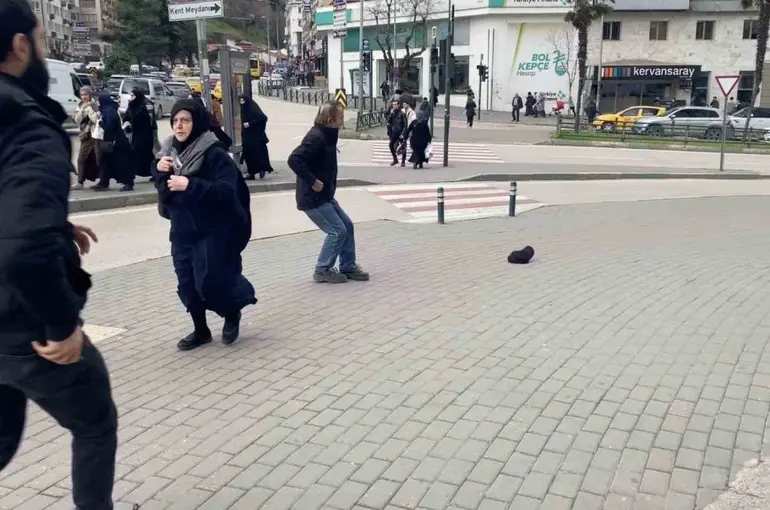 Bursa’da kuvvetli rüzgâr etkisini artırdı
