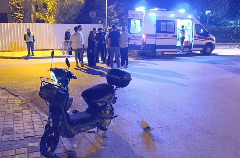 Bursa’da otomobille elektrikli bisiklet çarpıştı: 1 ağır yaralı

