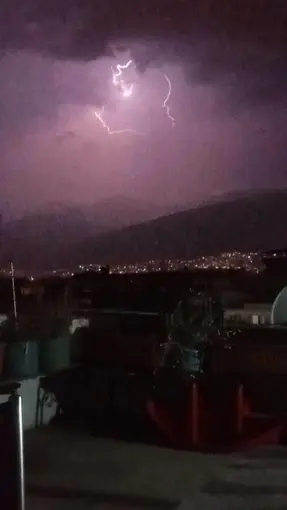 Bursa’da şimşekler geceyi aydınlattı
