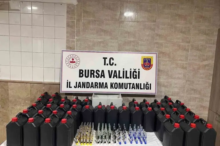 Bursa’da yol uygulamasında 200 litre etil alkol ve 99 adet alkol kiti ele geçirildi
