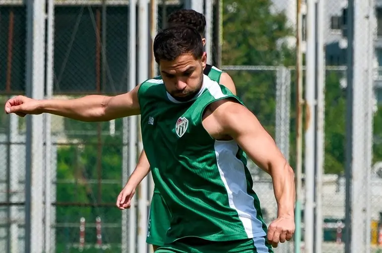 Bursaspor, Manisa FK maçının hazırlıklarına ara vermeden başladı
