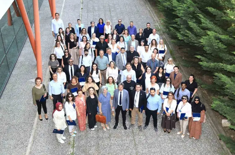 BUÜ’nün başarılı akademisyenleri rektörle buluşmaya devam ediyor
