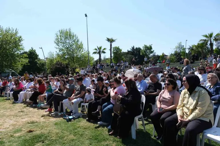 Büyükçekmece’de Anneler Günü Konseri, renkli görüntülere sahne oldu
