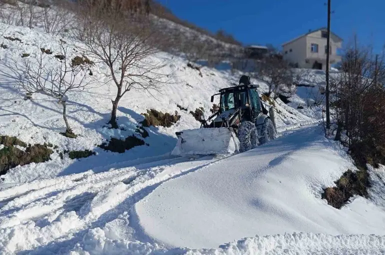 Büyükşehir ekipleri kapalı yol bırakmadı

