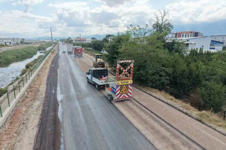 Büyükşehir Samanlı Bağlantı yolunu yeniledi
