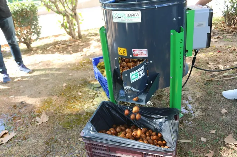 Büyükşehir’den Kemerli üreticilere ceviz soyma makinesi desteği
