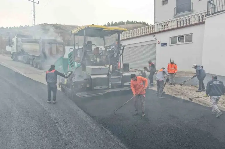 Büyükşehir’den Özvatan Küpeli Mahallesi’nde 5 bin 300 ton sıcak asfalt ile konforlu ulaşım
