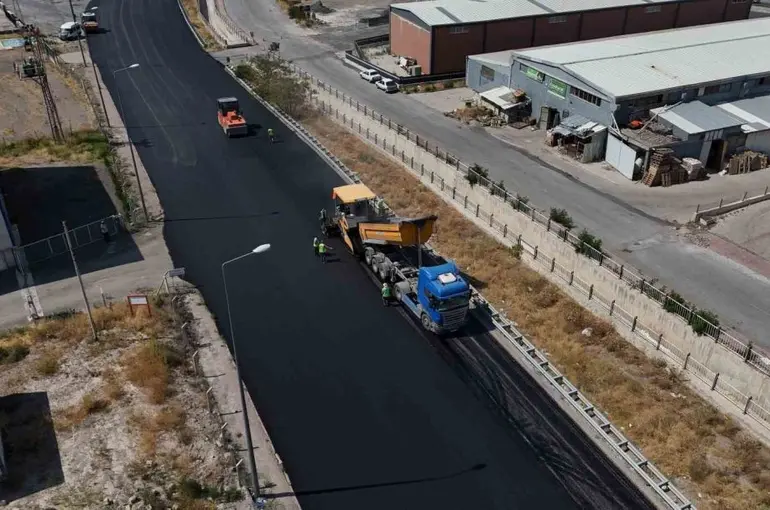 Büyükşehir’den Sazyolu Caddesi’nde 35 milyon TL’lik asfalt çalışması
