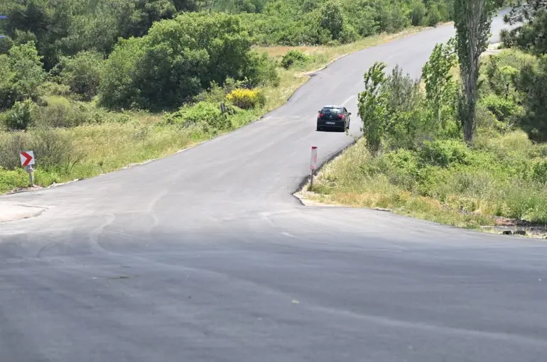 Büyüksümbüller ile Ortaköy arasındaki yol sıcak asfaltla yenilendi
