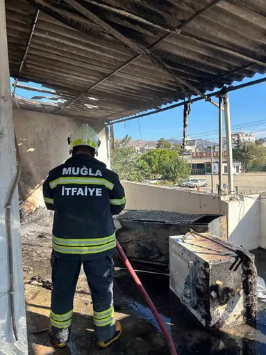 Buzdolabından çıkan yangın söndürüldü
