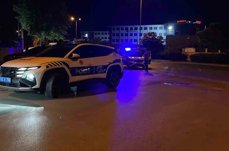 Cadde üzerindeki kavga kanlı bitti: 1 yaralı
