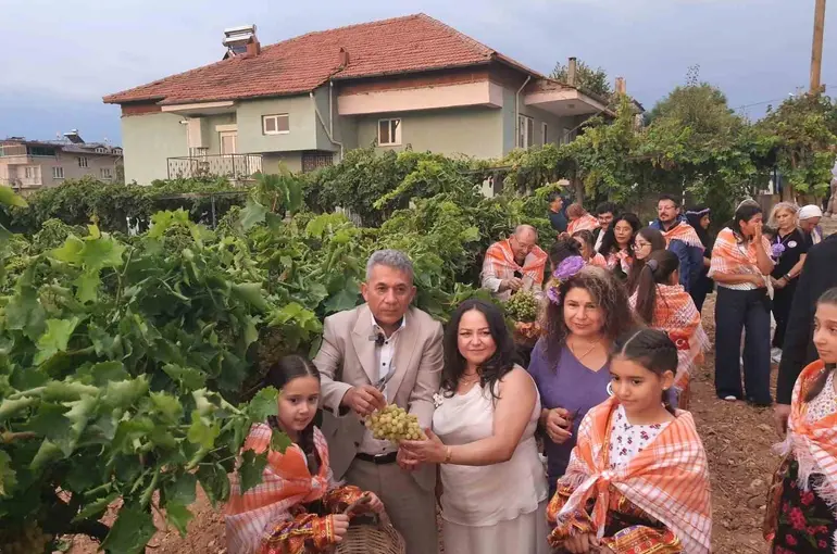 Çal’da yağmur da coşku da dinmedi
