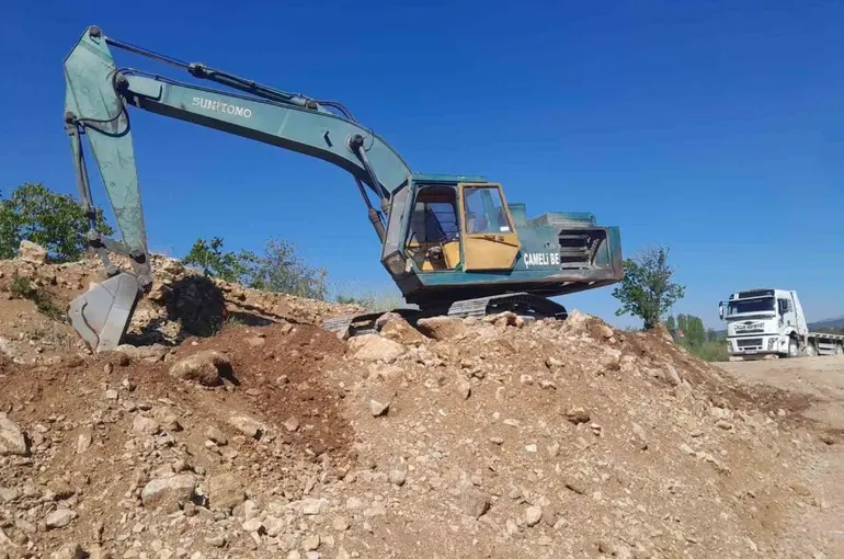 Çameli’nde selin bozduğu arazi yolları bakıma alındı
