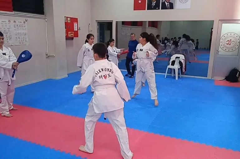 Çamlıca Kemal Unakıtan Spor Salonu’nda taekwondo rüzgarı
