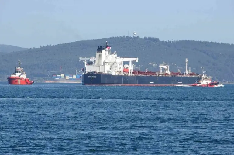 Çanakkale Boğazı tek yönlü trafiğe açıldı
