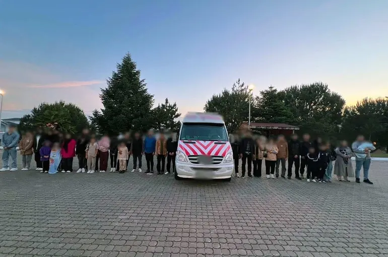 Çanakkale’de 33 kaçak göçmen ile 2 organizatör yakalandı
