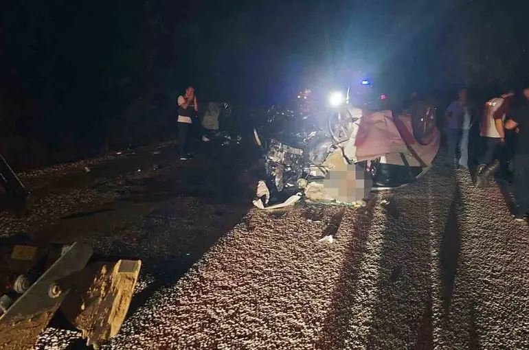 Çanakkale’de feci kaza: 6 ölü
