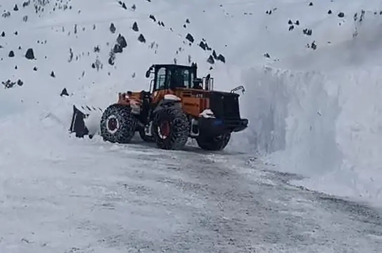 Çatak’ta 24 saatte 6 çığ düştü
