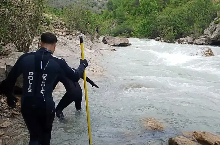Çayda kaybolan gencin çocuklara boks öğretirken görüntüleri ortaya çıktı
