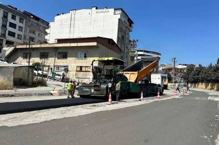 Çayırova Uğur Mumcu Caddesi yenileniyor
