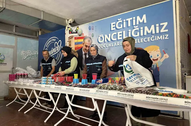 Çayırova’da öğrencilere kırtasiye desteği
