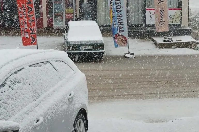 Çelikhan ilçesine yılın ilk kar yağışı başladı
