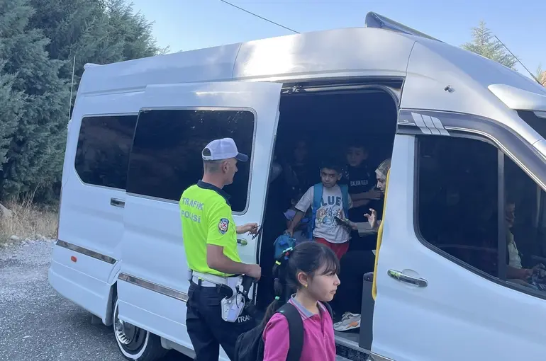 Çemişgezek’te eğitim yılının ilk gününde öğrenci servislerine sıkı denetim
