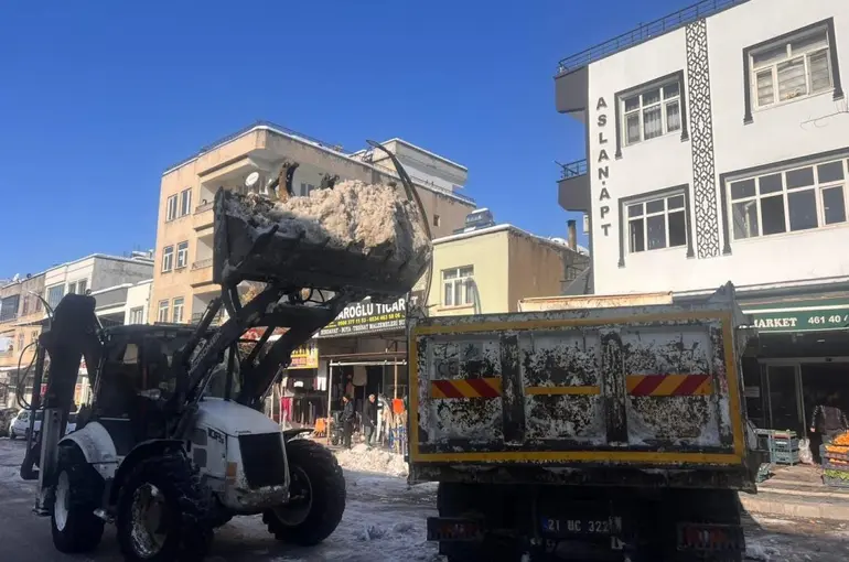 Çermik’te kar yağışı sonrası hayat normale dönüyor
