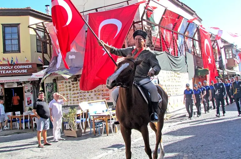 Çeşme’nin kurtuluşunun 103. yıldönümü kutlandı
