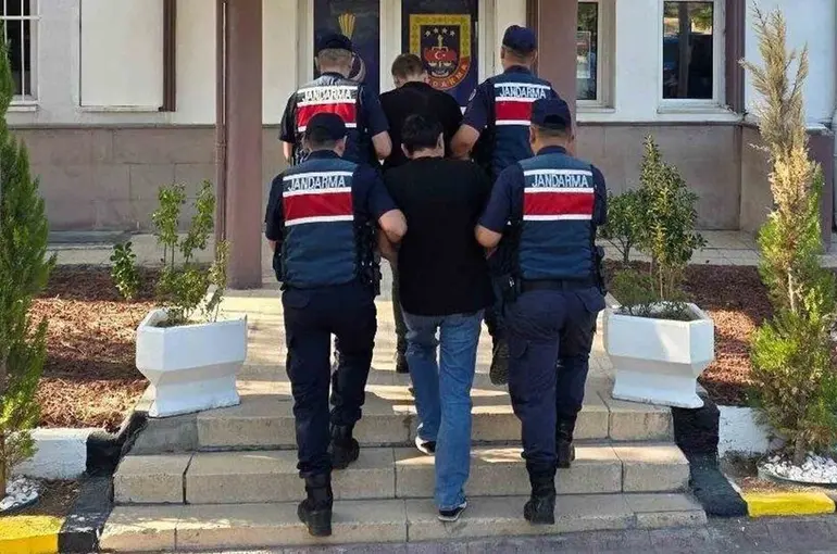 Cezaevi firarileri, ticari takside yakalandı
