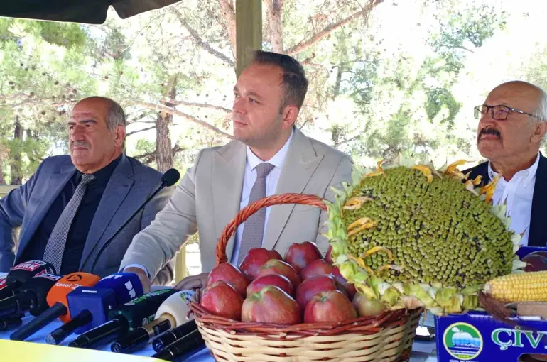 Çivril’de festival zamanı: Elma, kültür ve sanat buluşuyor
