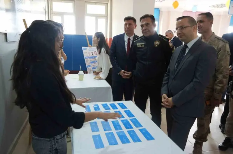 Cizre’de Bilim Fuarı yoğun ilgi gördü
