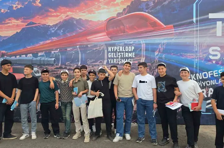 Cizreli öğrenciler TEKNOFEST coşkusunu yerinde yaşadı

