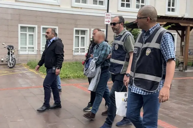 ’Çocuk tacizi’ şüphelisinin yakınları basına saldırdı
