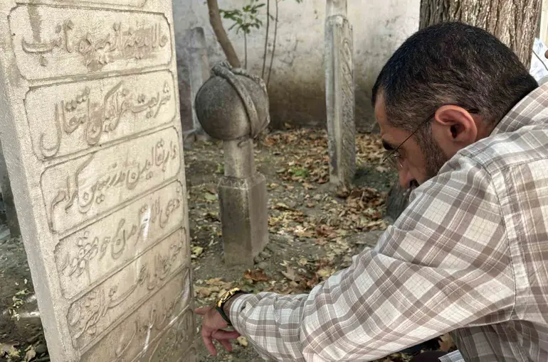 Çorakkapı Haziresi’nde tarih sessizliğe, mezarlar bakımsızlığa terk edildi

