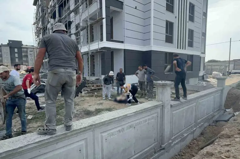 Çorlu’da 5. kattaki iskeleden düşen işçi hayatını kaybetti
