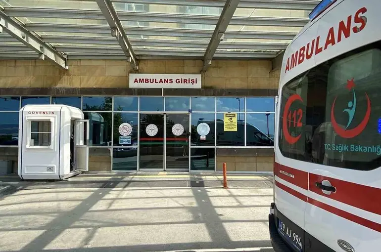 Çorum’da çocukların da olduğu iki grup arasında bıçaklı kavga: 1’i ağır 2 yaralı
