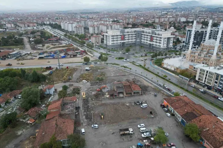 Çorum’da gençleri buluşturacak "Genç Park" Projesi çin yıkım çalışmaları sürüyor
