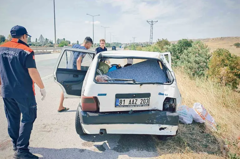 Çorum’da hafif ticari araç ile otomobil çarpıştı: 3 yaralı
