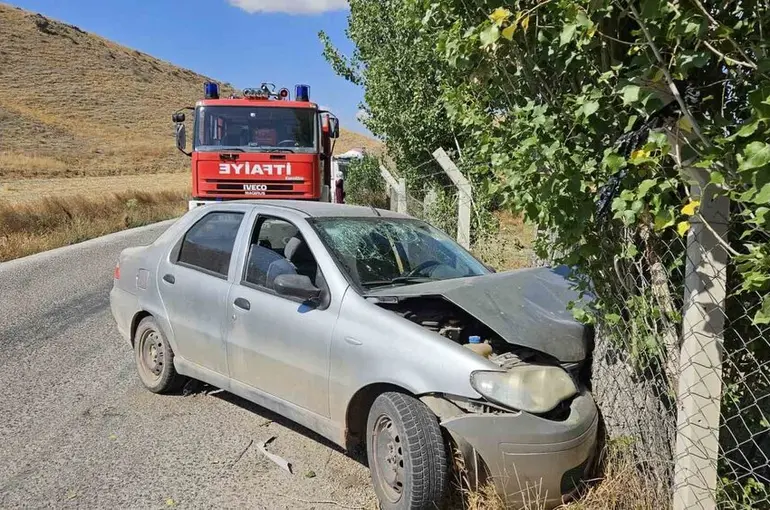 Çorum’da minibüs ile otomobil çarpıştı: 2 yaralı
