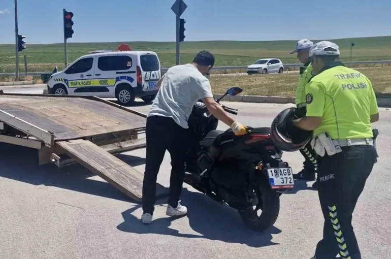 Çorum’da motosiklet ile otomobil çarpıştı: 1 yaralı
