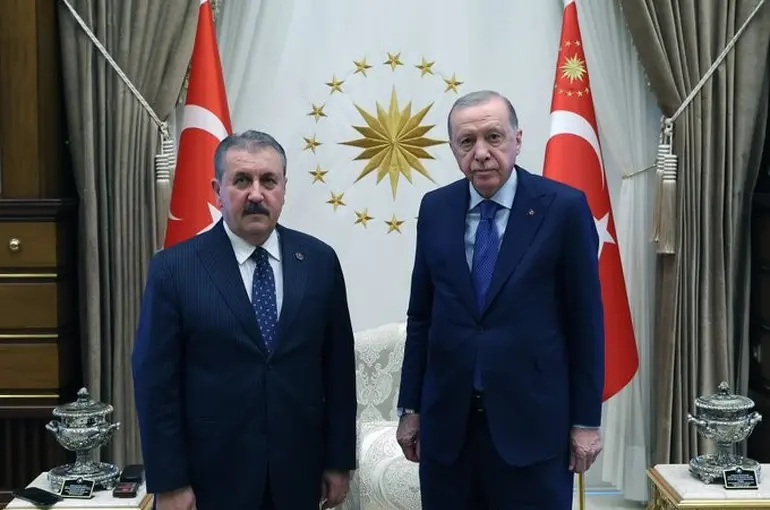 Cumhurbaşkanı Erdoğan, BBP Genel Başkanı Destici’yi kabul etti
