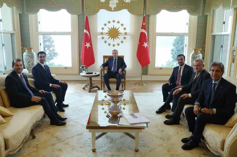 Cumhurbaşkanı Erdoğan, Tuzla Belediye Başkanı Bingöl’ü kabul etti
